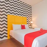 Reddoorz Premium @ Hotel Hebat